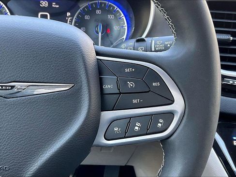 Certified 2023 Chrysler Pacifica Touring-L FWD image 31