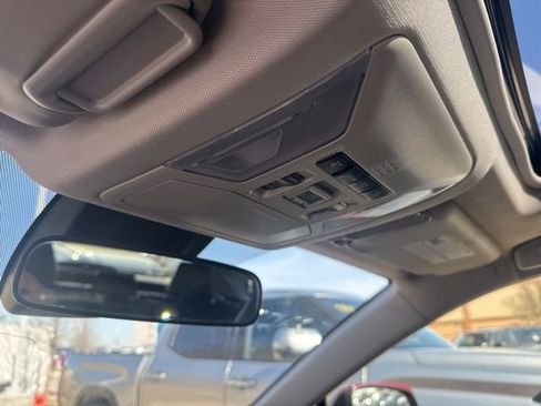 Used 2020 Toyota RAV4 XLE Premium image 16