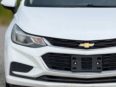 Used 2018 Chevrolet Cruze LT w/ Convenience Package FWD image 11