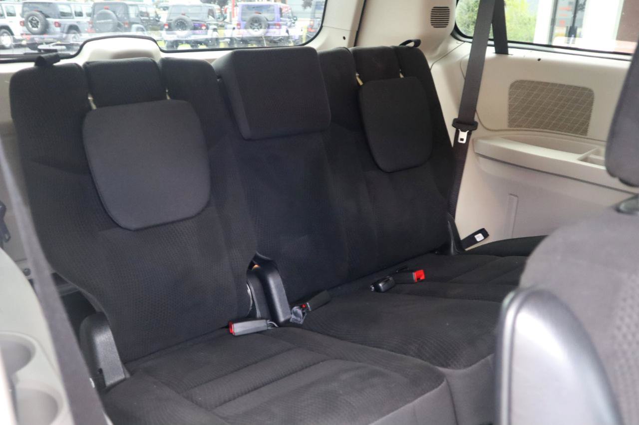 Used 2019 Dodge Grand Caravan SE w/ UConnect Hands-Free Group FWD image 39
