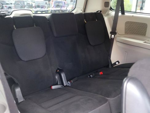Used 2019 Dodge Grand Caravan SE w/ UConnect Hands-Free Group FWD image 39