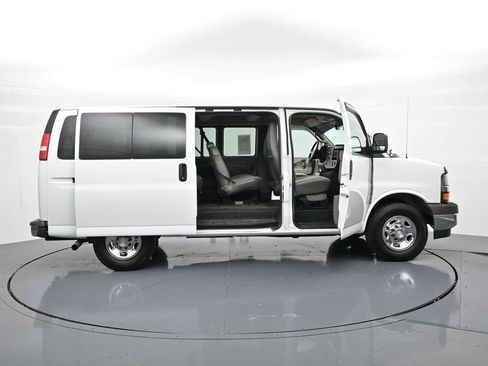 Used 2018 Chevrolet Express 3500 LT w/ LT Preferred Equipment Group RWD image 21