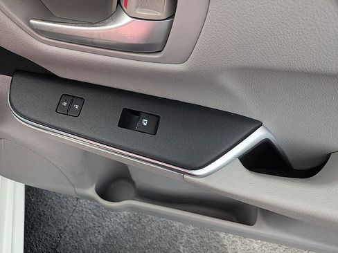 Used 2015 Toyota Camry LE image 38