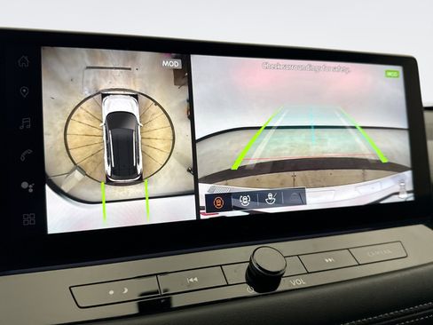 Used 2025 Nissan Rogue SL w/ Tech Package image 15