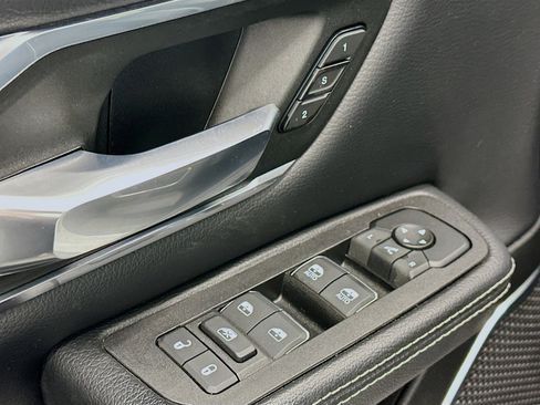 Used 2025 RAM 1500 Laramie image 15