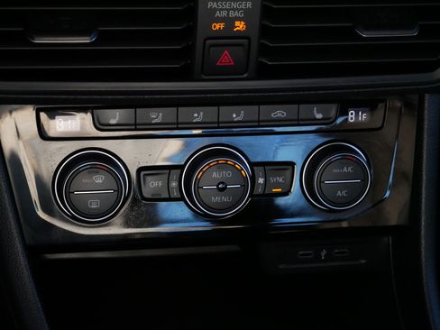 Certified 2020 Volkswagen Jetta GLI image 23