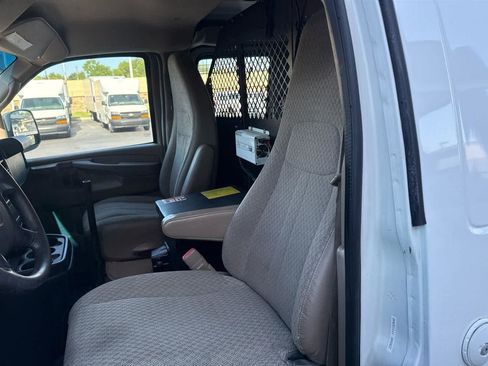 Used 2011 Chevrolet Express 2500 RWD image 13