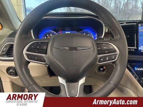 Used 2023 Chrysler Pacifica Limited image 13