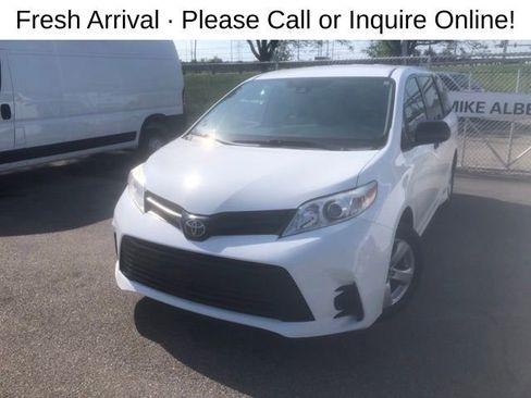 Used 2020 Toyota Sienna L FWD image 2