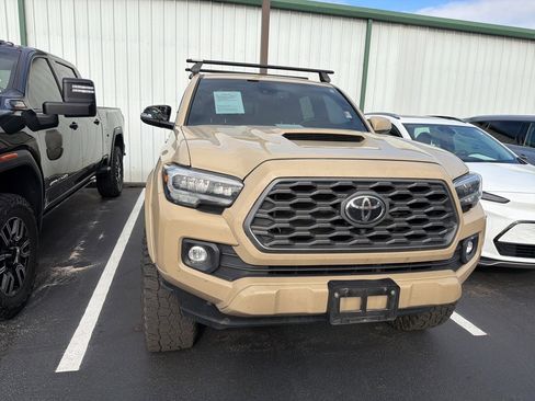 Used 2020 Toyota Tacoma TRD Sport image 4