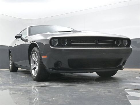Used 2022 Dodge Challenger SXT image 38
