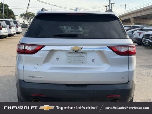 Used 2021 Chevrolet Traverse LT FWD image 5