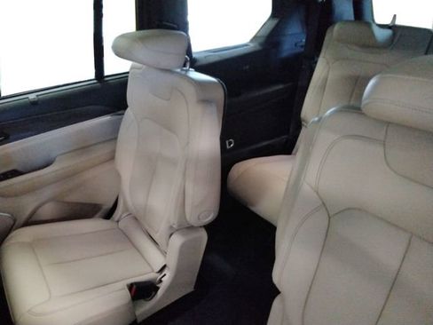 Used 2024 Jeep Grand Cherokee L Limited w/ Luxury Tech Group II image 23