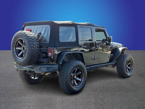 Used 2017 Jeep Wrangler Unlimited Rubicon image 4