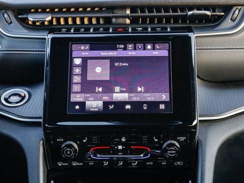 Certified 2024 Jeep Grand Cherokee L Laredo image 17