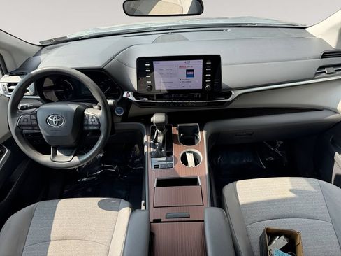 Used 2022 Toyota Sienna LE FWD image 10