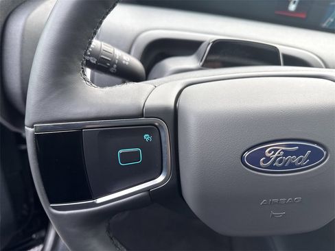 Used 2025 Ford Expedition Active image 28