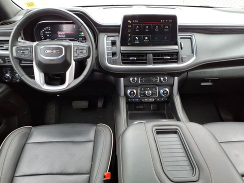 Used 2024 GMC Yukon XL SLT AWD/4WD image 8