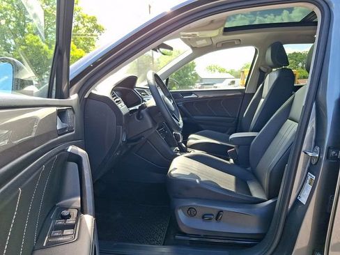 Certified 2023 Volkswagen Tiguan SE w/ Panoramic Sunroof Package FWD image 13