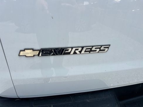 Used 2020 Chevrolet Express 3500 Extended RWD image 6