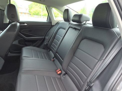 Used 2024 Volkswagen Jetta SE FWD image 13