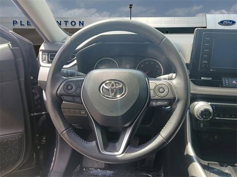 Used 2021 Toyota RAV4 XLE Premium image 12