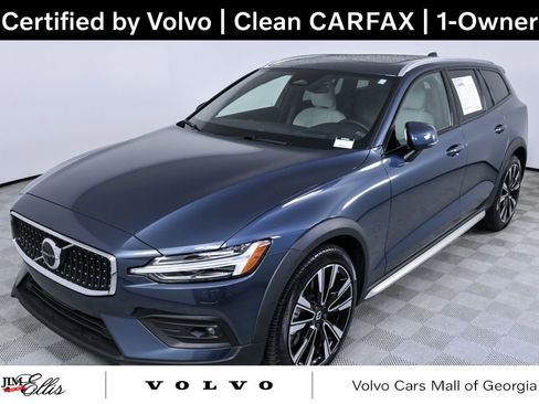 Certified 2025 Volvo V60 B5 Cross Country Ultra image 1