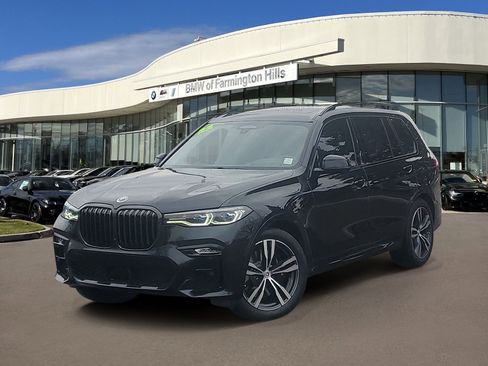 Used 2022 BMW X7 M50i image 1