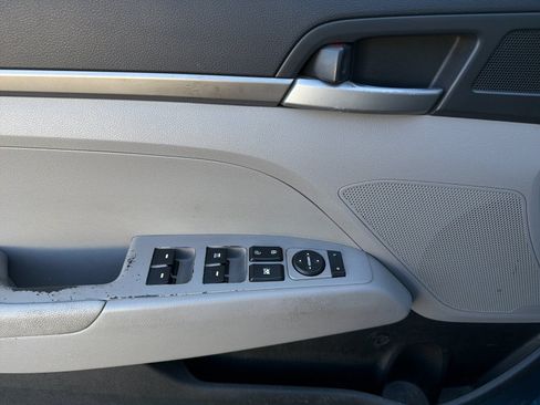 Used 2017 Hyundai Elantra SE FWD image 10