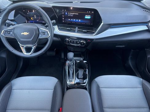 Used 2026 Chevrolet Trax LT w/ Sunroof Package FWD image 16