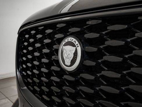 Used 2024 Jaguar F-PACE R-Dynamic S image 3