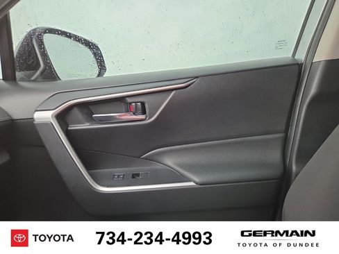 Used 2022 Toyota RAV4 XLE AWD/4WD image 32