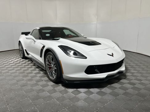 Used 2016 Chevrolet Corvette Z06 w/ 3LZ Preferred Equipment Group RWD image 2