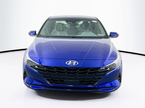 Used 2023 Hyundai Elantra SEL w/ Convenience Package FWD image 2