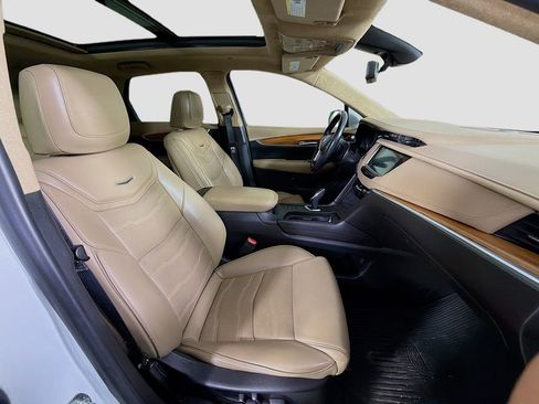 Used 2019 Cadillac XT5 Platinum image 31