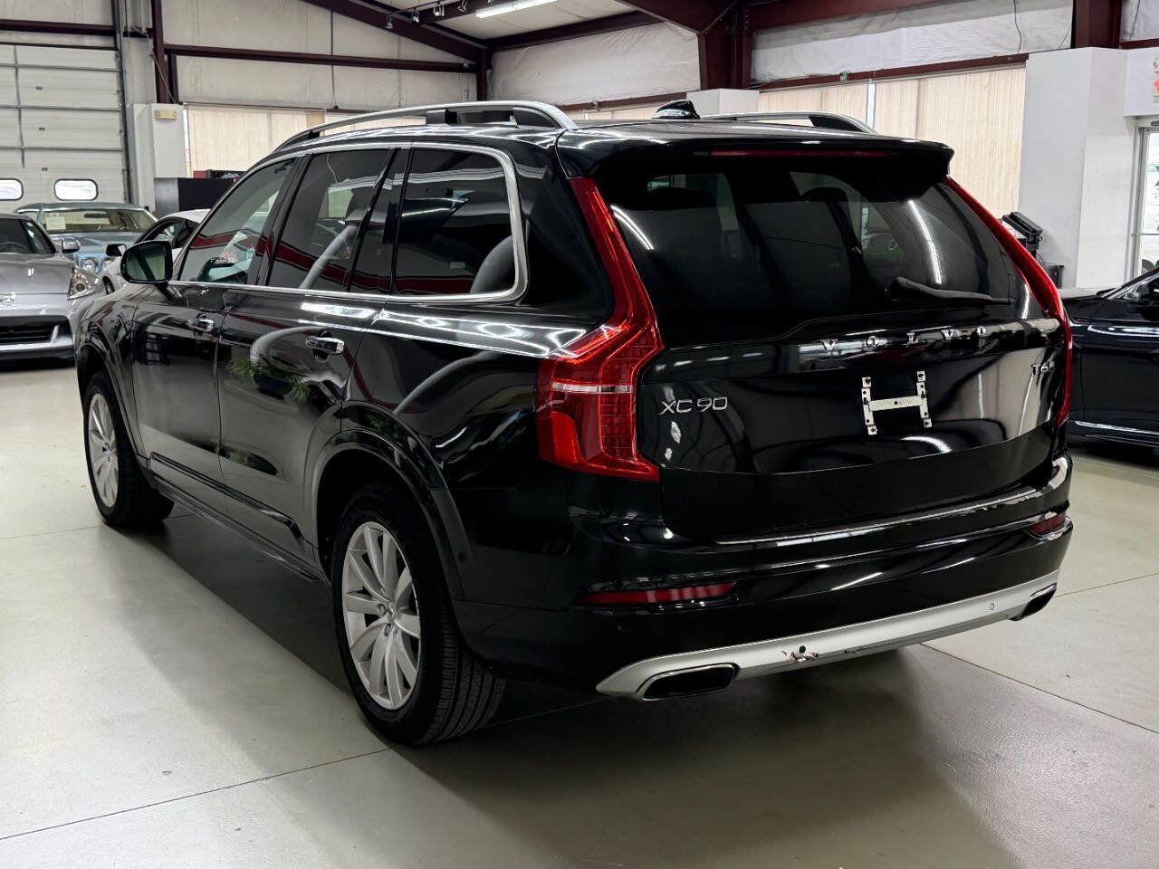 Used 2018 Volvo XC90 T6 Momentum w/ Convenience Package AWD/4WD image 4