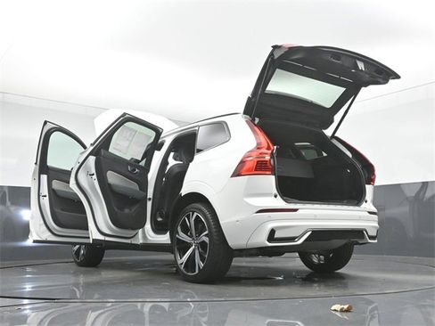 Used 2022 Volvo XC60 B6 R-Design w/ Advanced Package image 56