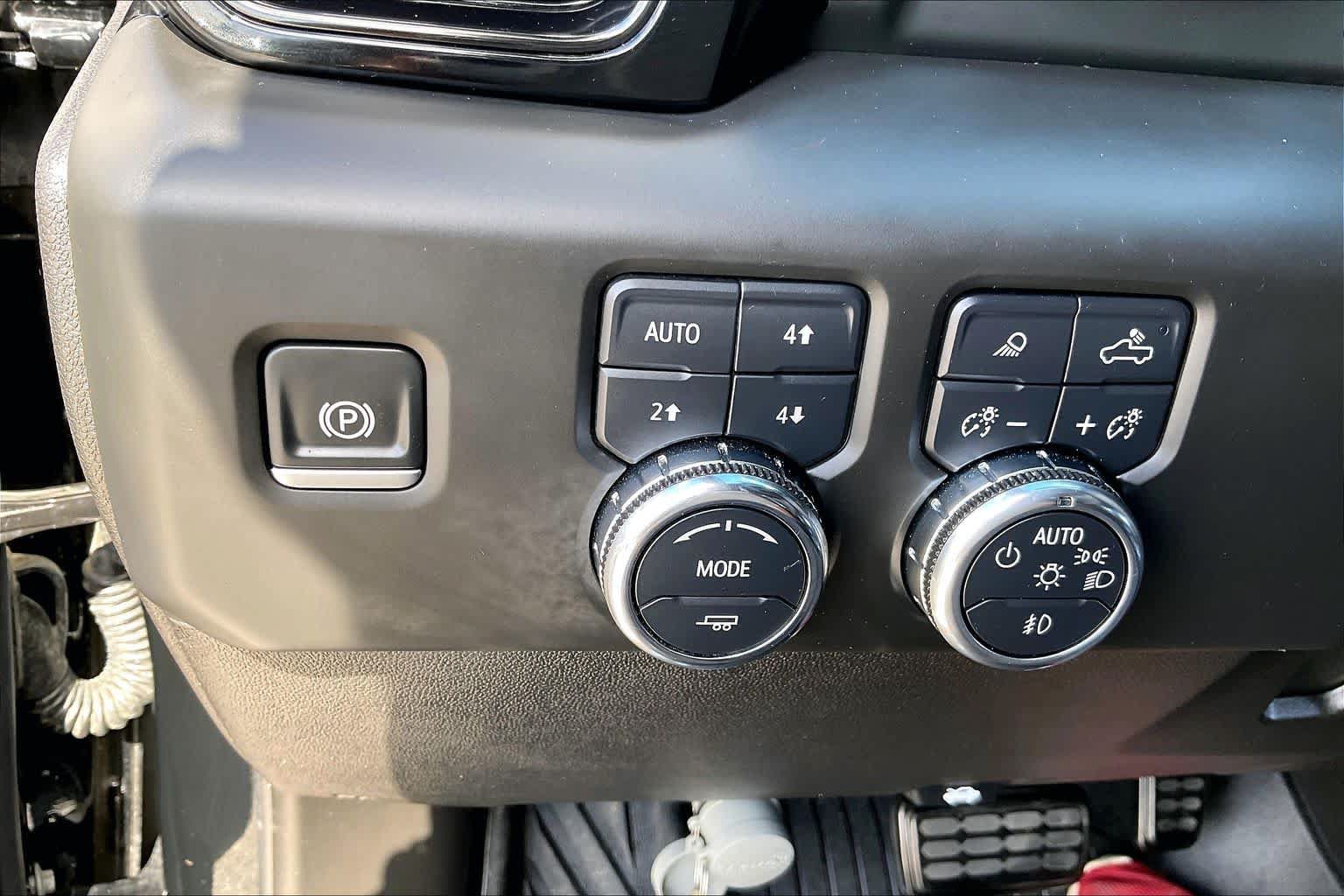 Used 2025 GMC Sierra 3500 AT4 w/ AT4 Premium Plus Package AWD/4WD image 15