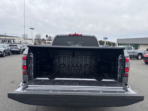 Used 2025 Nissan Frontier SV image 14