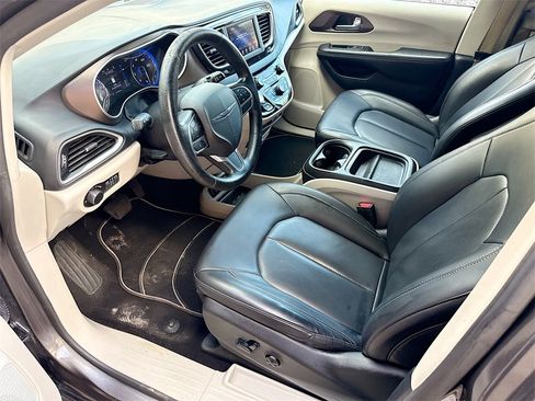 Used 2021 Chrysler Voyager Lxi image 23