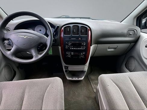 Used 2005 Chrysler Town & Country w/ Popular Equipment Group I FWD image 14