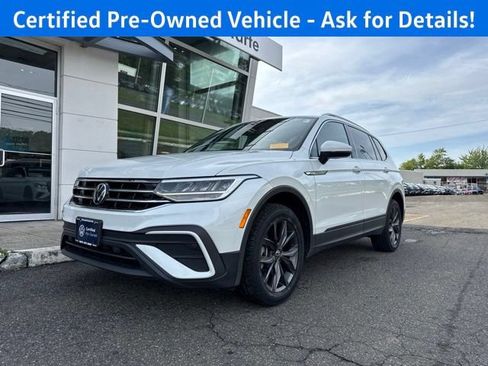 Certified 2023 Volkswagen Tiguan SE w/ Panoramic Sunroof Package AWD/4WD image 2
