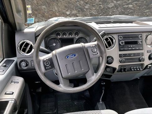 Used 2016 Ford F250 XLT w/ XLT Premium Package image 5