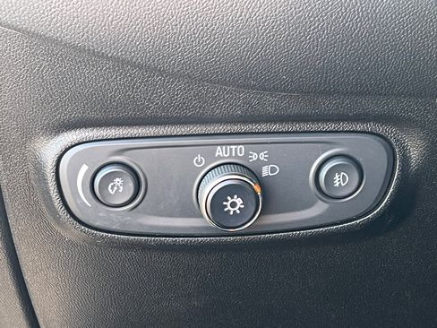 Used 2020 Chevrolet Equinox LT w/ Driver Convenience Package image 17