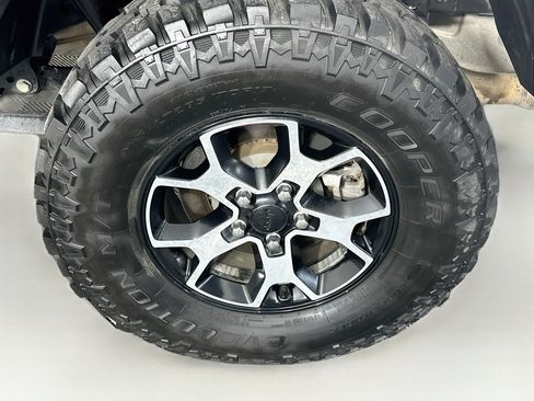 Used 2023 Jeep Gladiator Sport AWD/4WD image 11