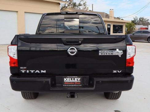 Used 2018 Nissan Titan SV w/ SV Convenience Package image 7