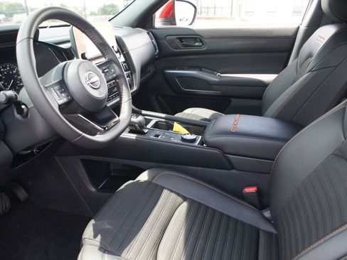 Used 2025 Nissan Pathfinder Rock Creek AWD/4WD image 13