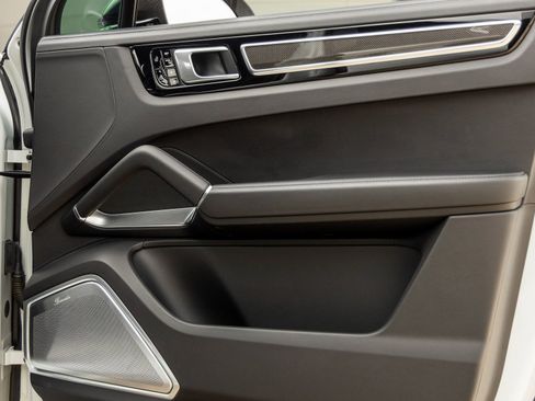 Certified 2020 Porsche Cayenne Turbo image 40