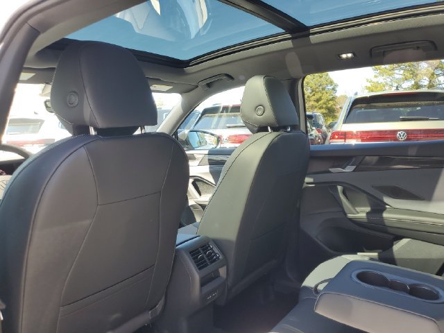 New 2026 Volkswagen Tiguan SE R-Line FWD image 11