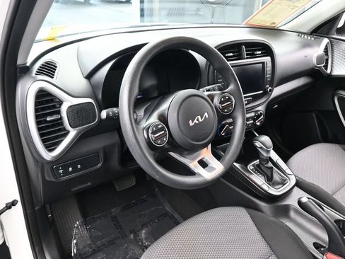 Used 2024 Kia Soul LX w/ Option Group 015 FWD image 10
